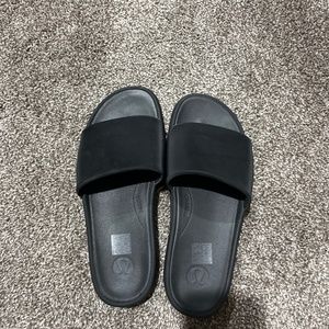 Lululemon slides